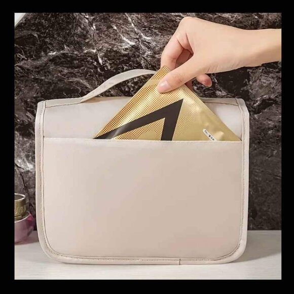 Makeup travel bag CA$20 - Picture 6 of 11